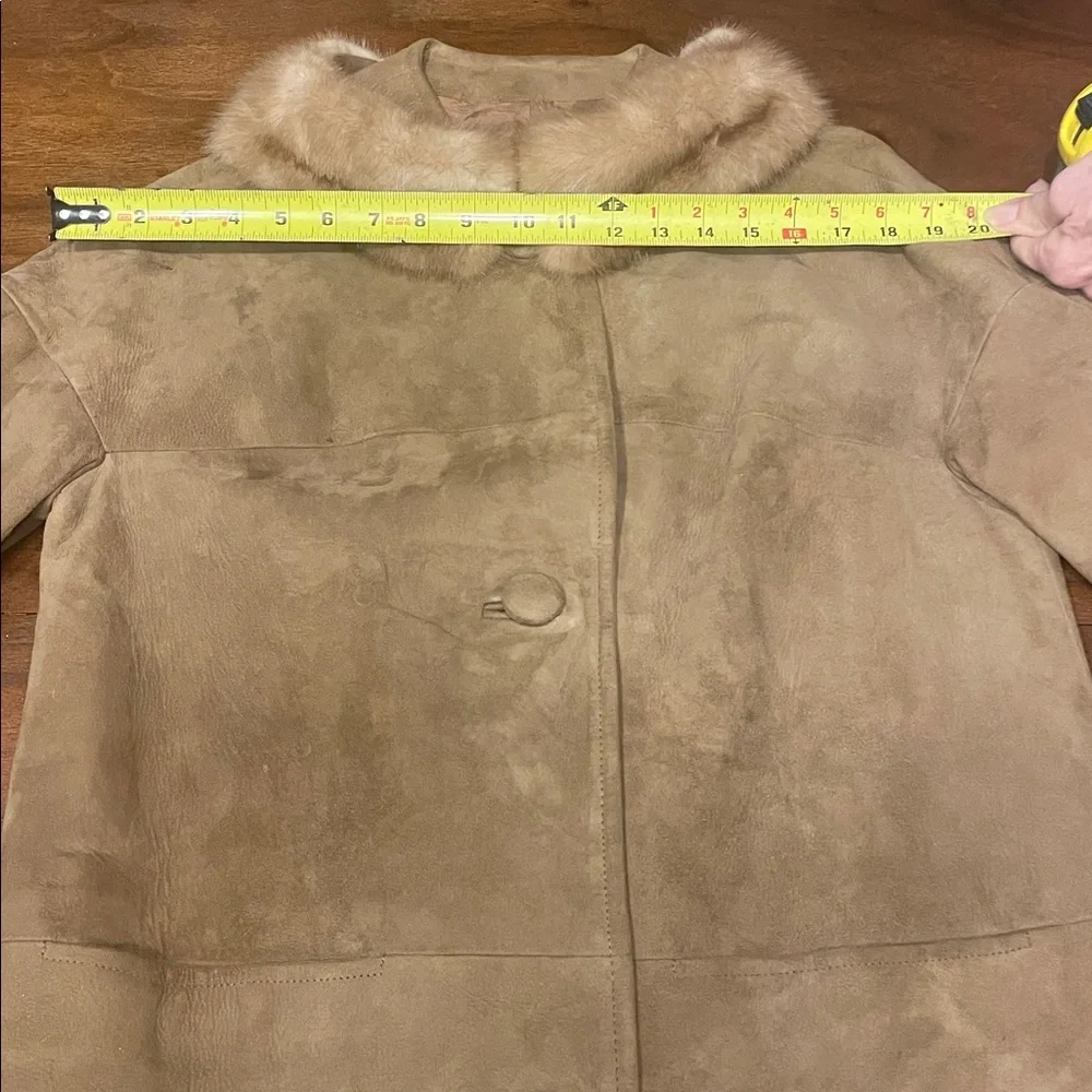 Elegant Tan Suede Coat with Faux Fur Collar - Picture 12 of 16